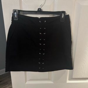 Black express skirt
